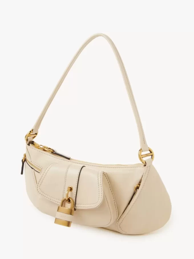 El bolso de hombro 99 en piel granulada El bolso de hombro 99 en piel granulada